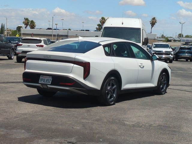 Used 2025 White Kia LXS image 8