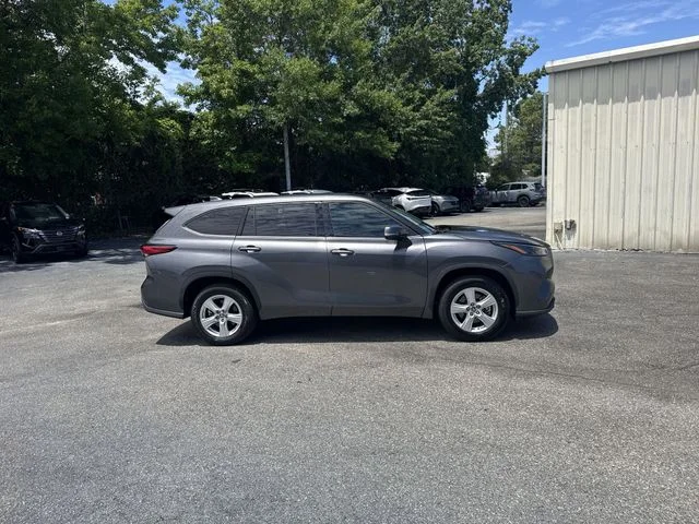 Used 2022 Gray Toyota L image 4