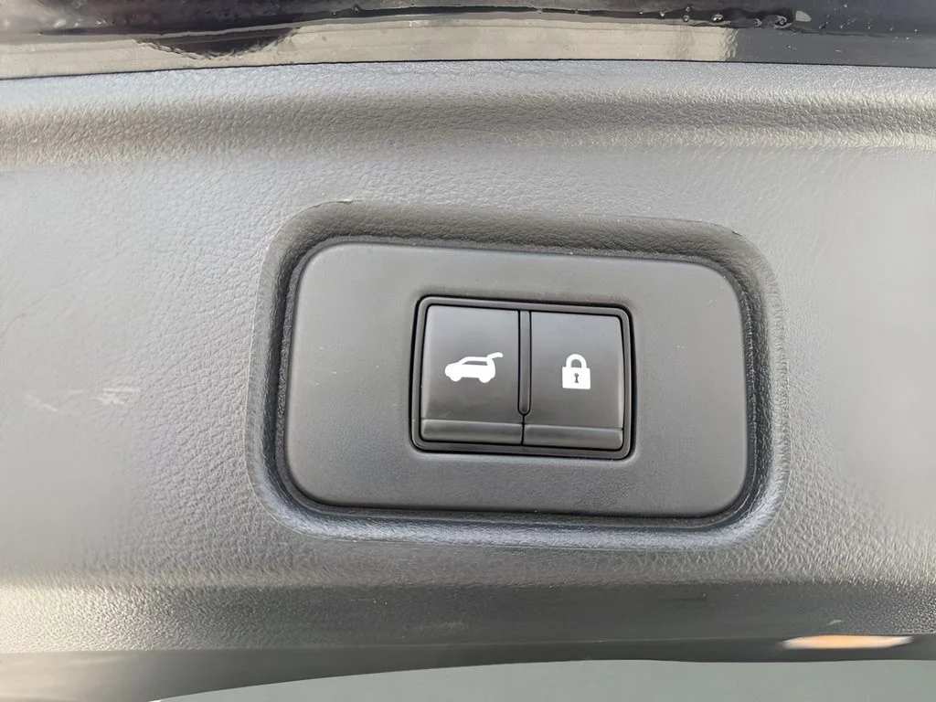 Used 2023 Black Nissan Platinum image 31