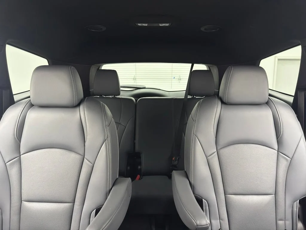 Used 2023 Summit White Buick Essence image 41