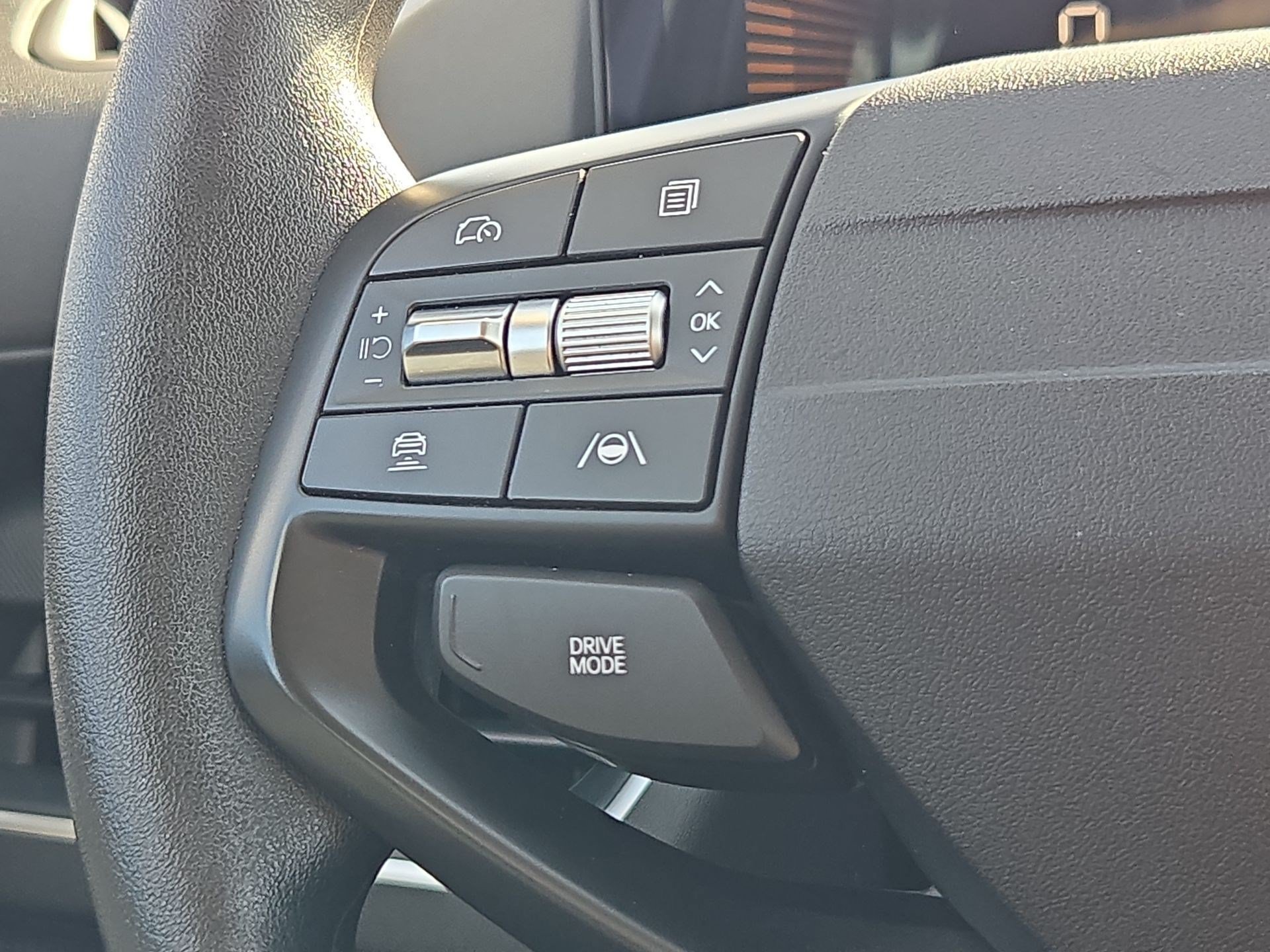 Used 2025 Snow White Pearl Kia LXS image 16