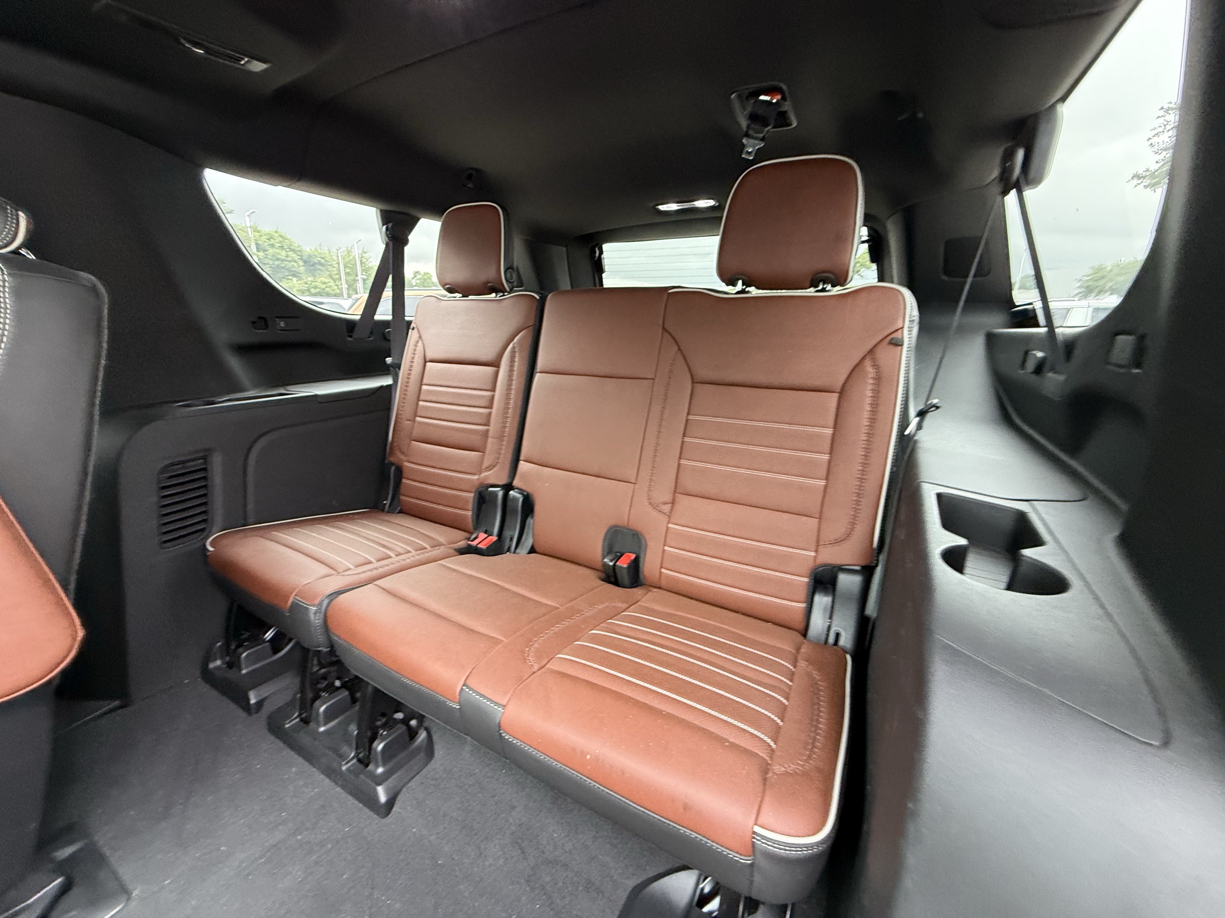 Used 2023 White Frost Tricoat GMC Denali Ultimate image 29