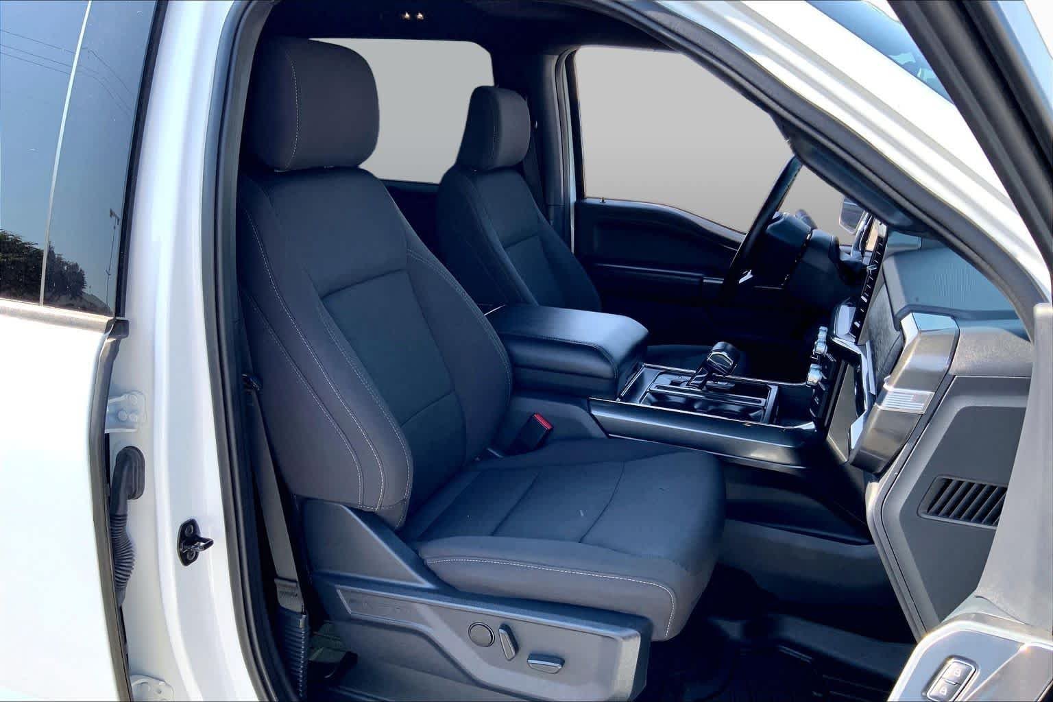 Used 2023 Oxford White Ford XLT image 9