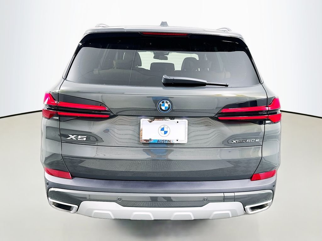 New 2026 Dravit Grey Metallic BMW xDrive50e image 6