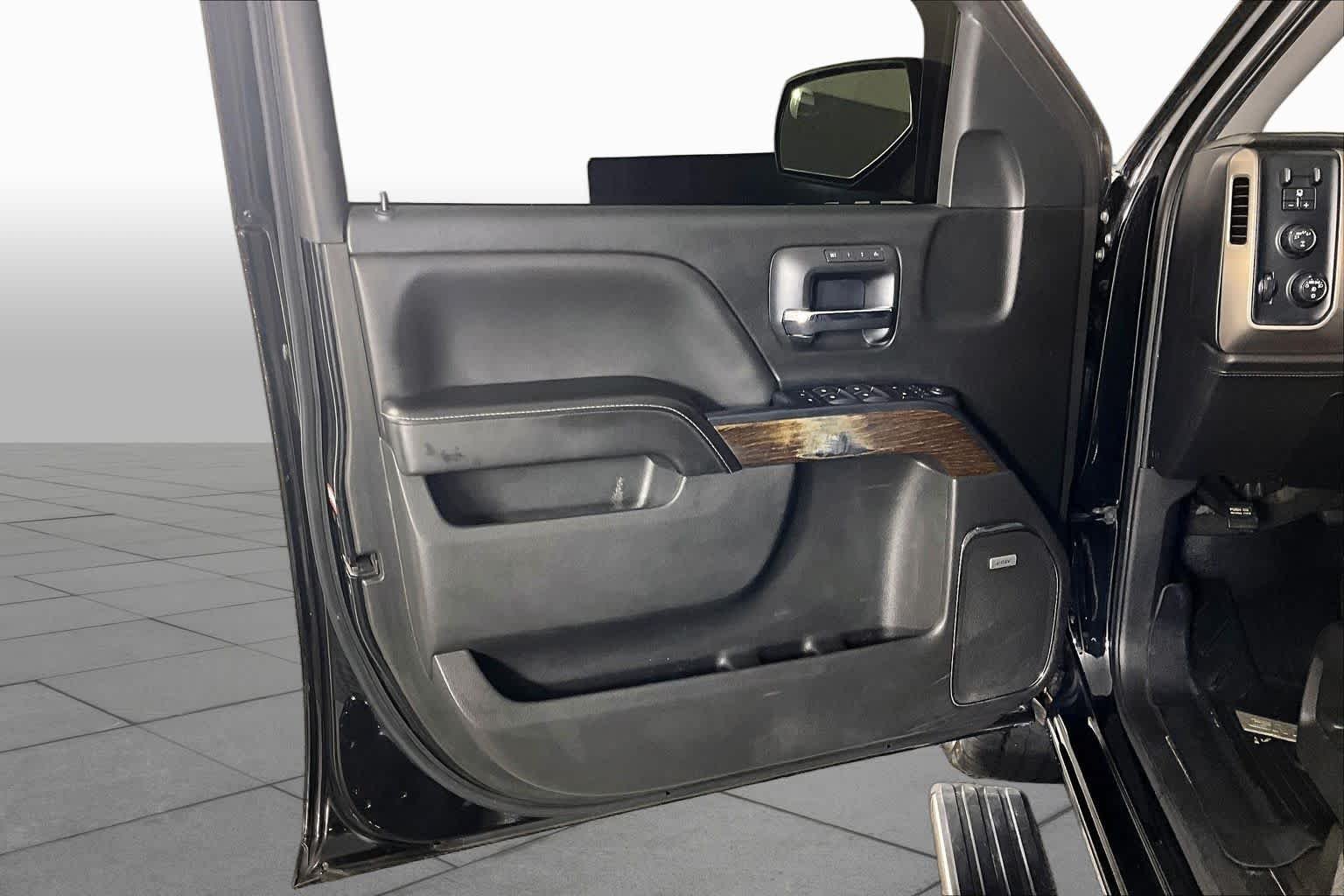 Used 2018 Onyx Black GMC Denali image 20