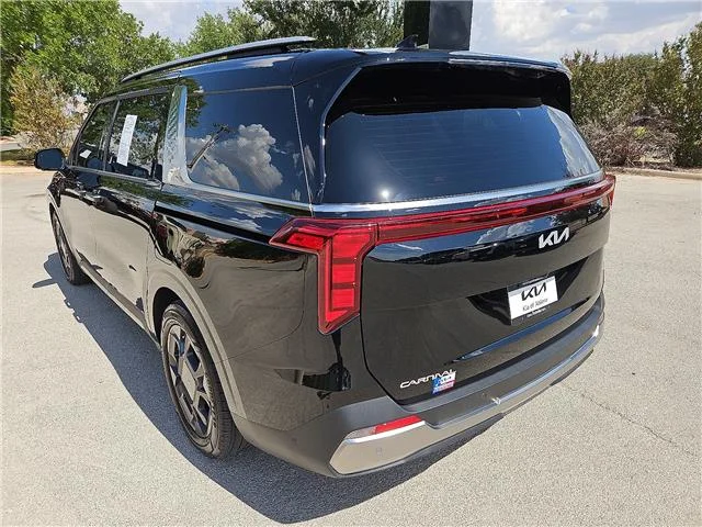 Used 2025 Aurora Black Pearl KIA SX Passenger image 3