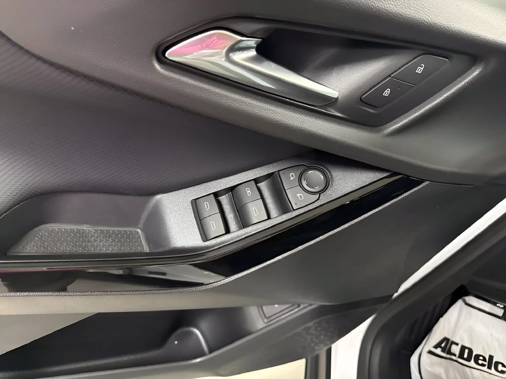 2027 Chevrolet Equinox LT - Photo 13