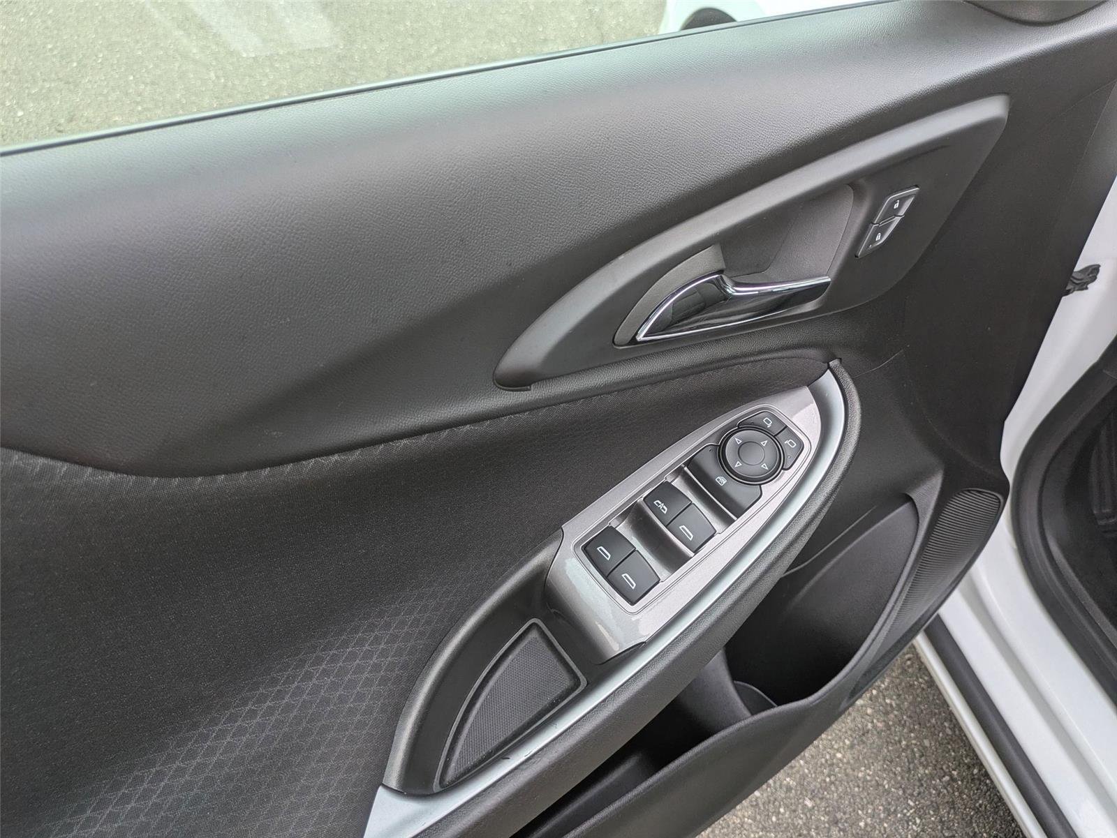 Used 2024 Summit White Chevrolet LT image 13