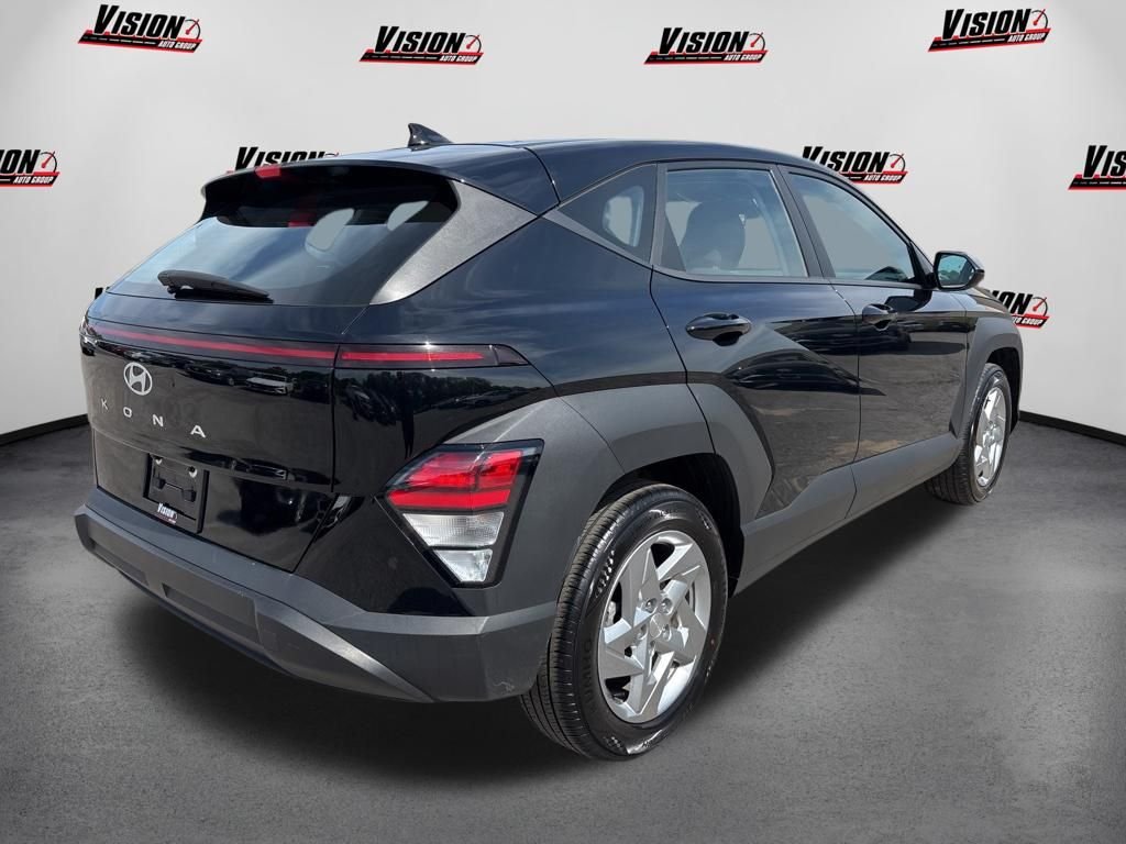 Used 2024 Black Hyundai SE image 5