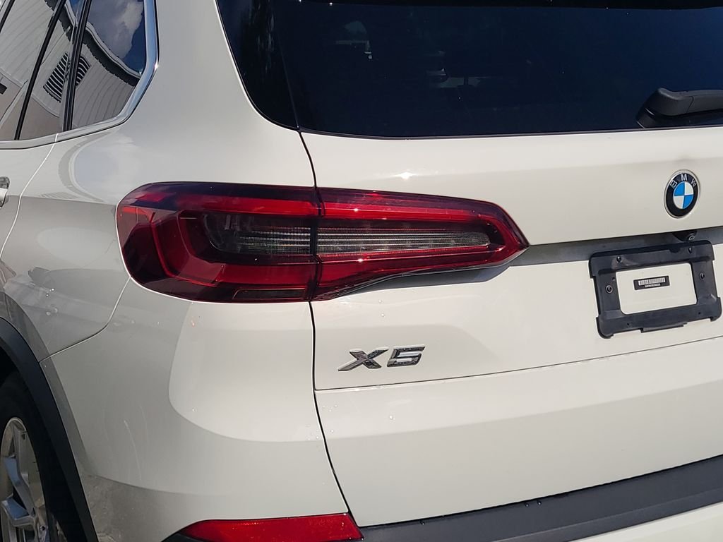 Used 2020 White BMW sDrive40i image 10