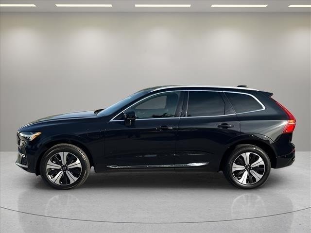 Used 2023  Volvo Plus Bright Theme image 2