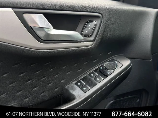 Used 2020 Green Ford SE image 19