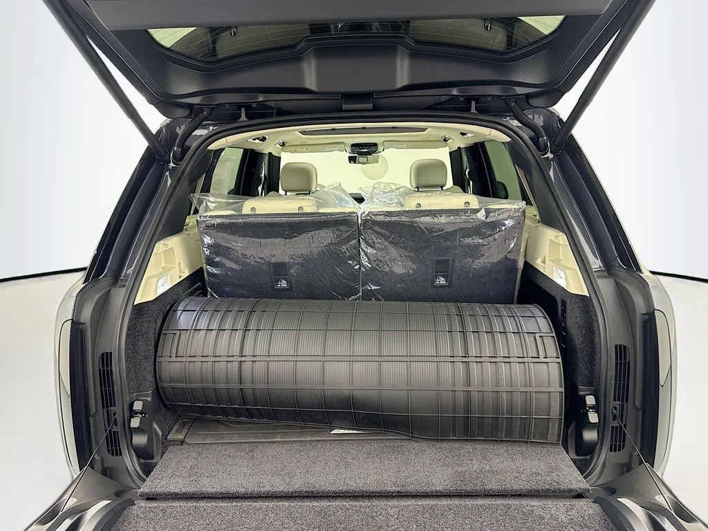 New 2026 Varesine Blue Land Rover SE image 27