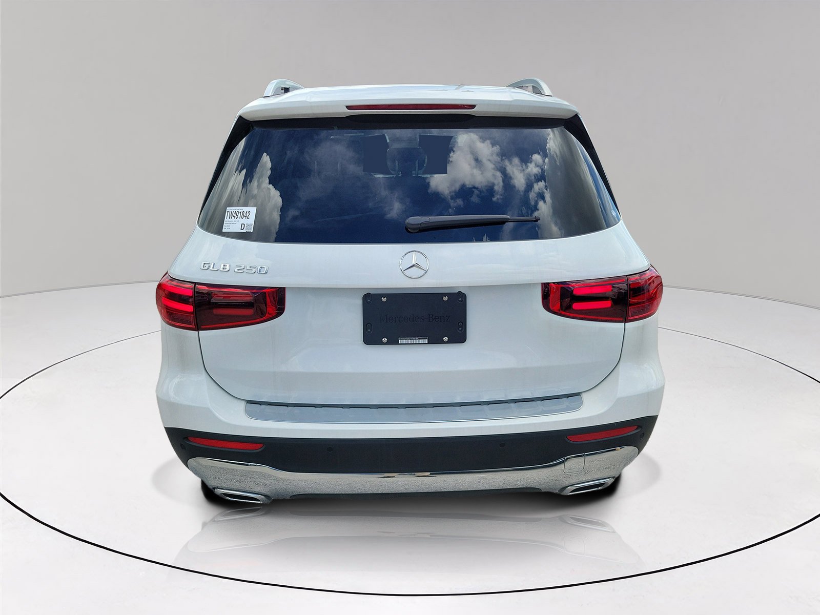 New 2026 Polar White Mercedes-Benz GLB 250 image 5