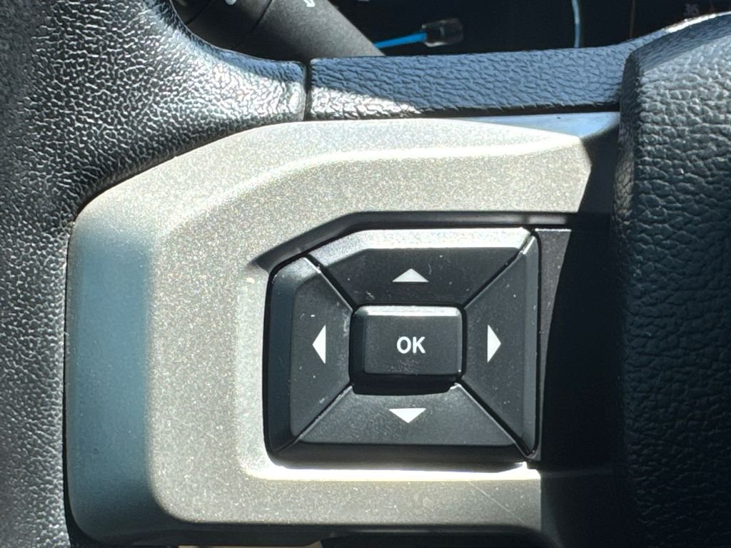 Used 2020 White Ford Lariat image 24