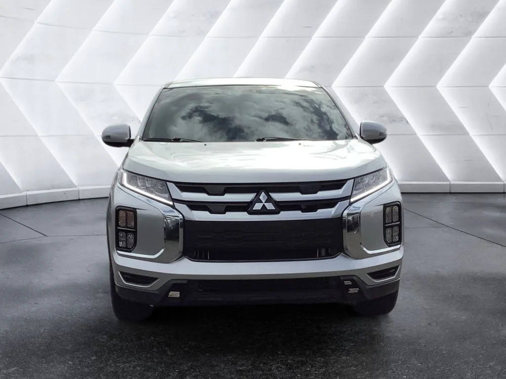 Used 2020 Silver Mitsubishi 2.0 SE image 2