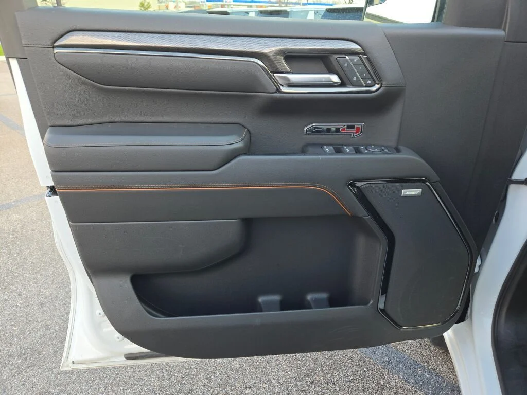 Used 2022 White GMC AT4 image 22