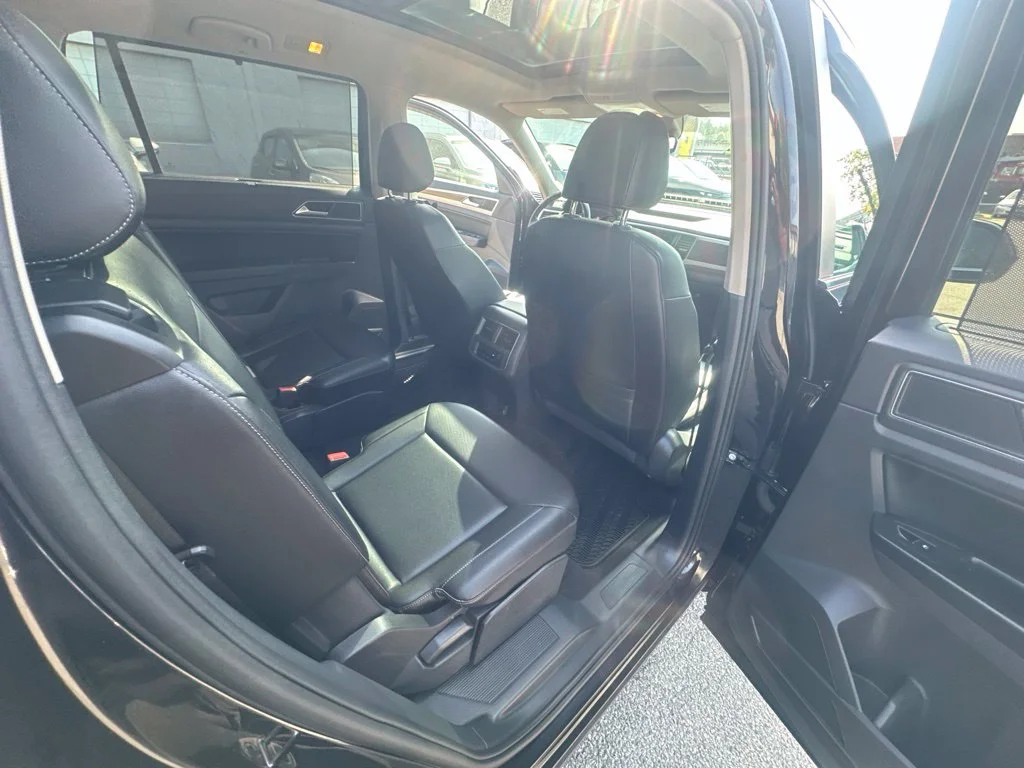 Used 2019 Black Volkswagen 3.6L V6 SE image 31