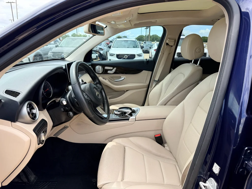 Used 2016 Lunar Blue Metallic Mercedes-Benz 300 image 12
