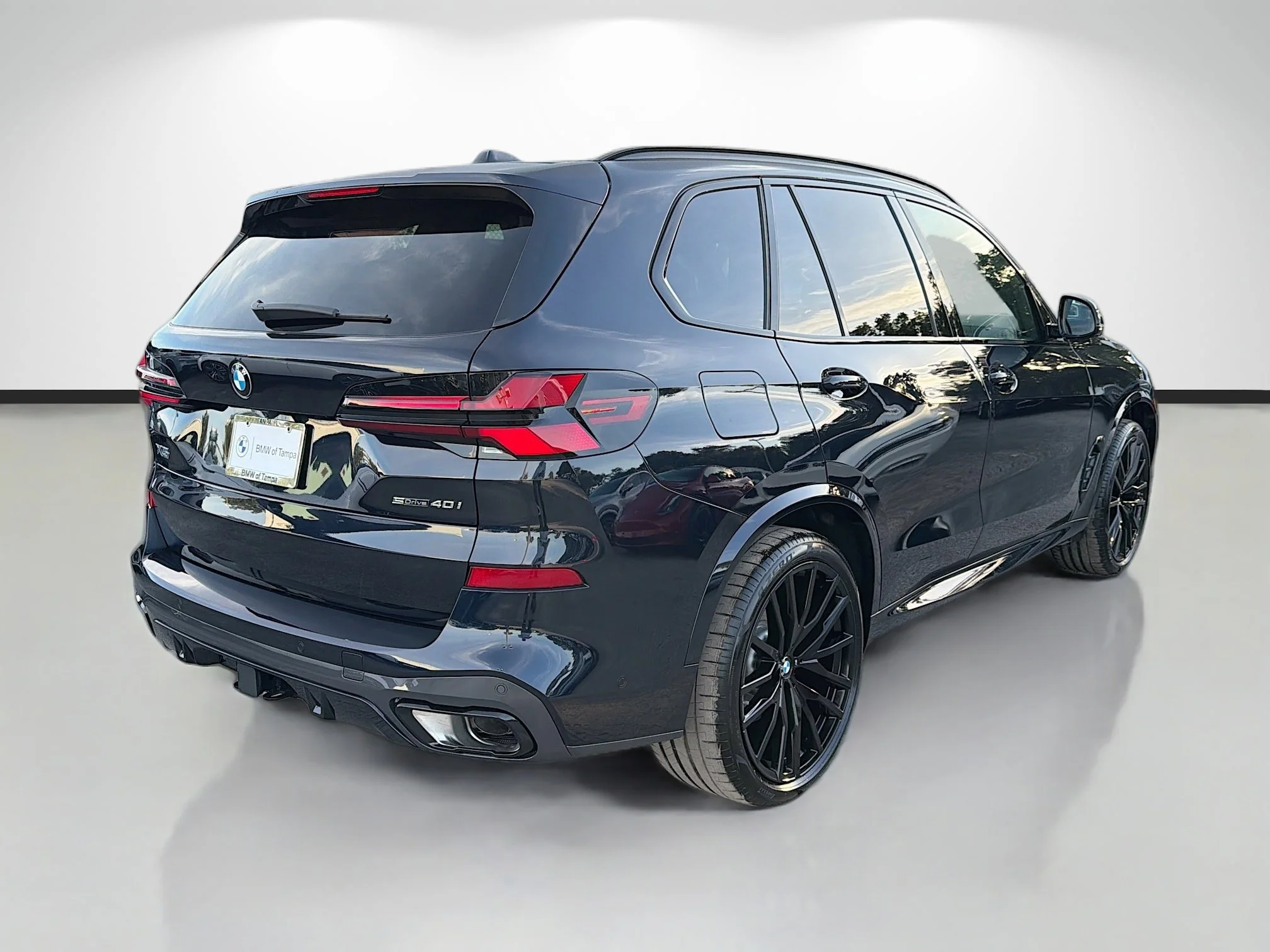 New 2026 Carbon Black Metallic BMW sDrive40i image 3