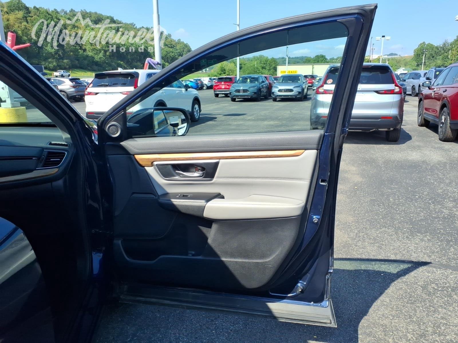 Used 2018 Obsidian Blue Pearl Honda EX-L image 17