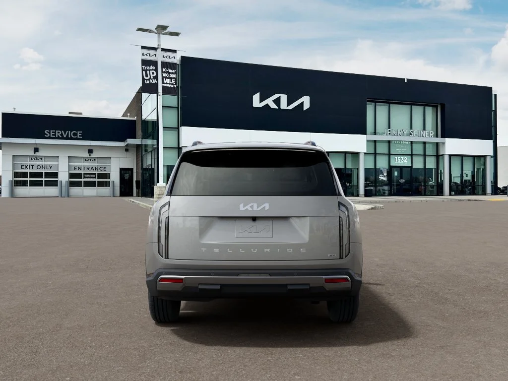 New 2027 Ivory Silver Kia S image 5