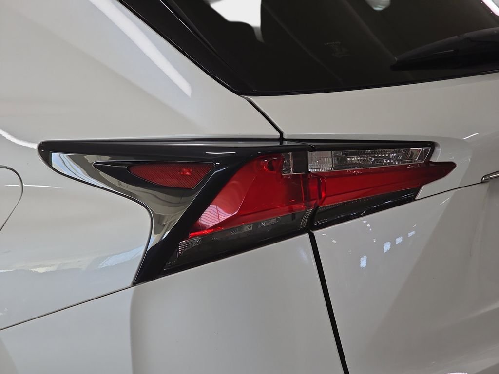 Used 2017 White Lexus 200t image 32