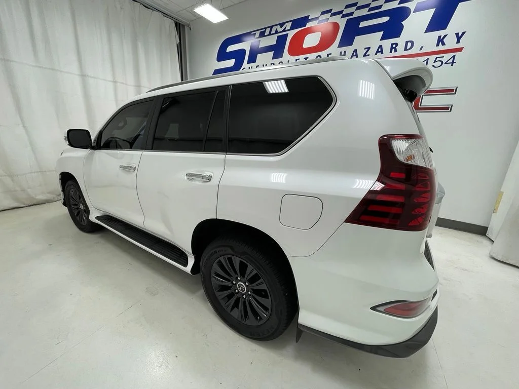 Used 2021  Lexus 460 Luxury image 7