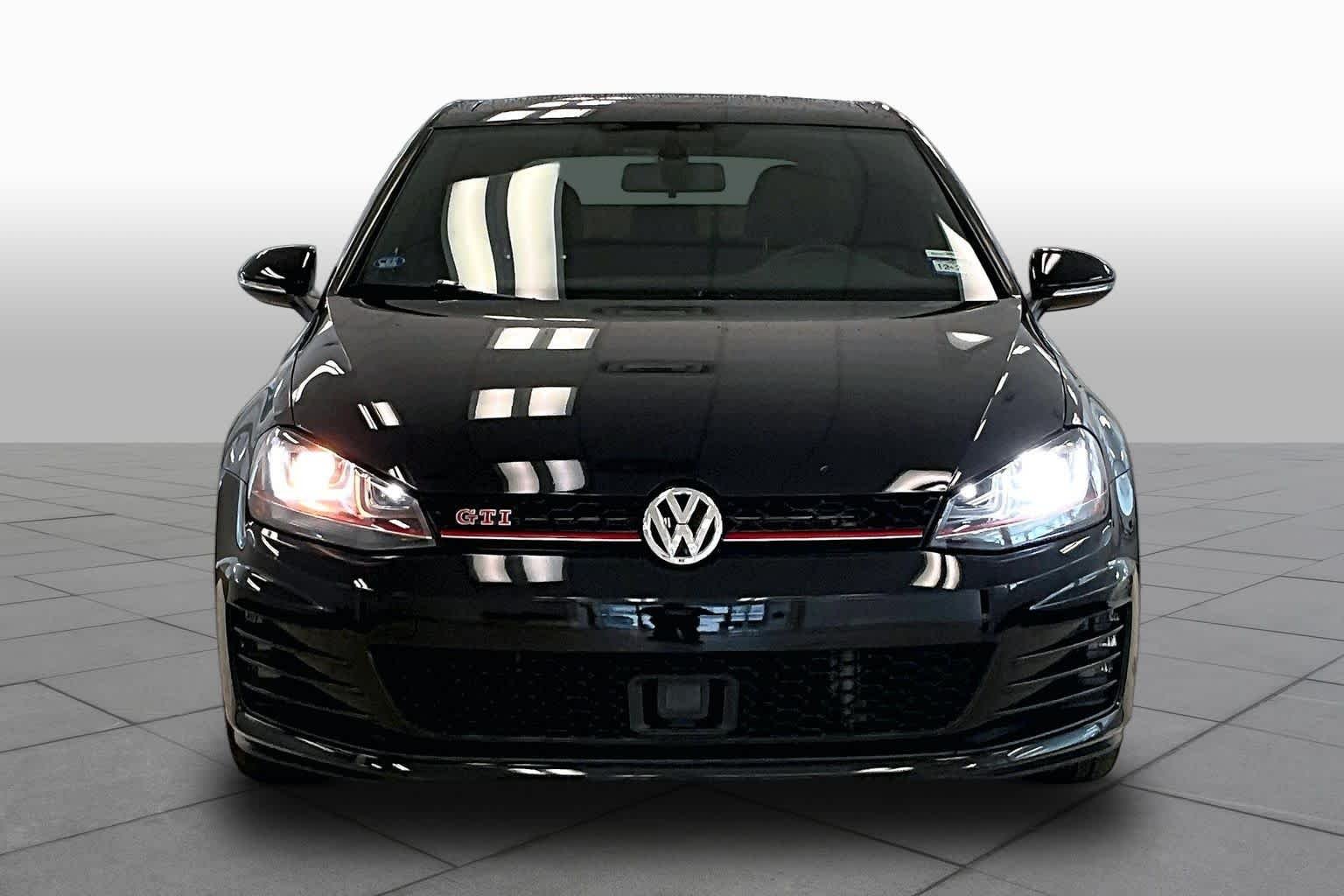 Used 2017 BLACK Volkswagen Autobahn image 3