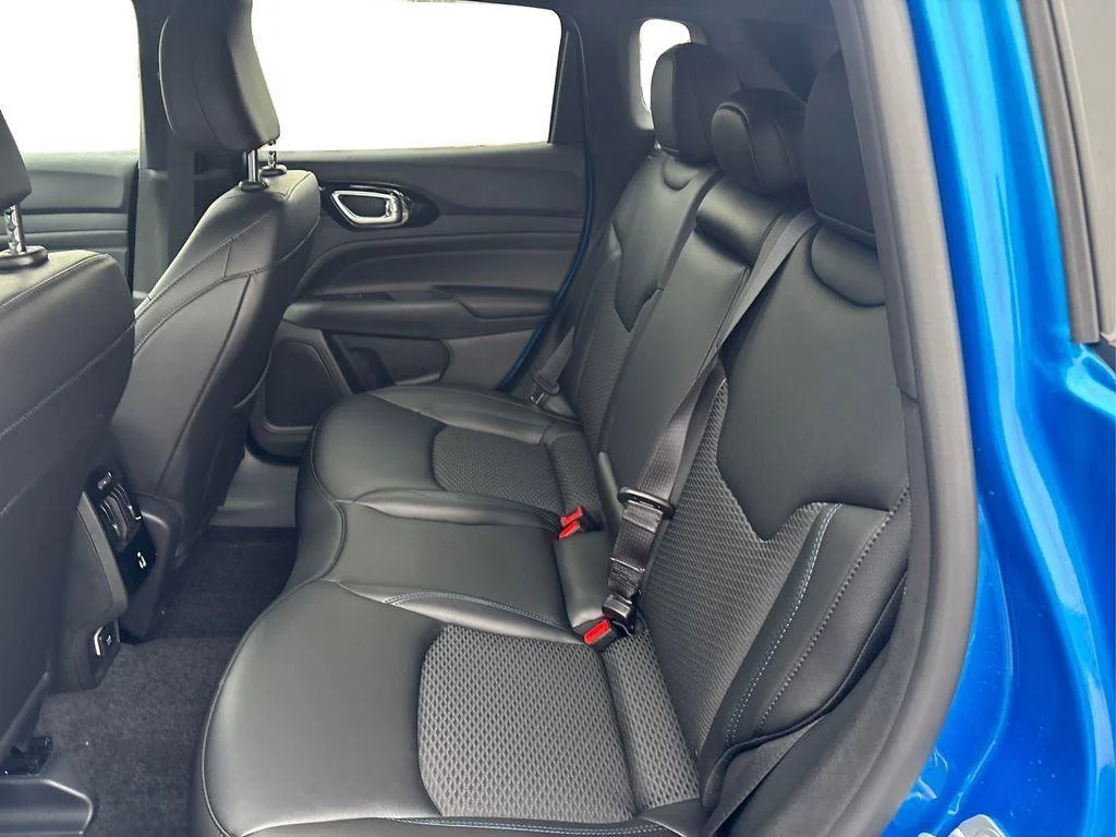 New 2026 Hydro Blue Pearlcoat Jeep Latitude Altitude image 10