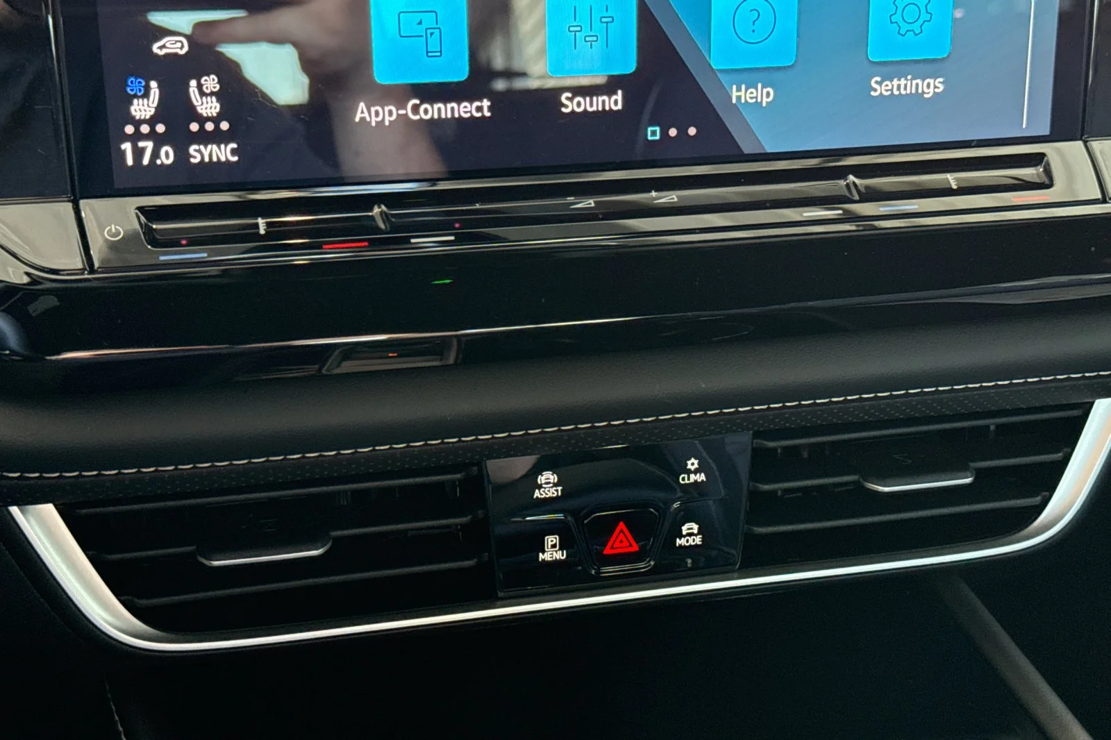 Used 2026  Volkswagen SE w/Technology image 22