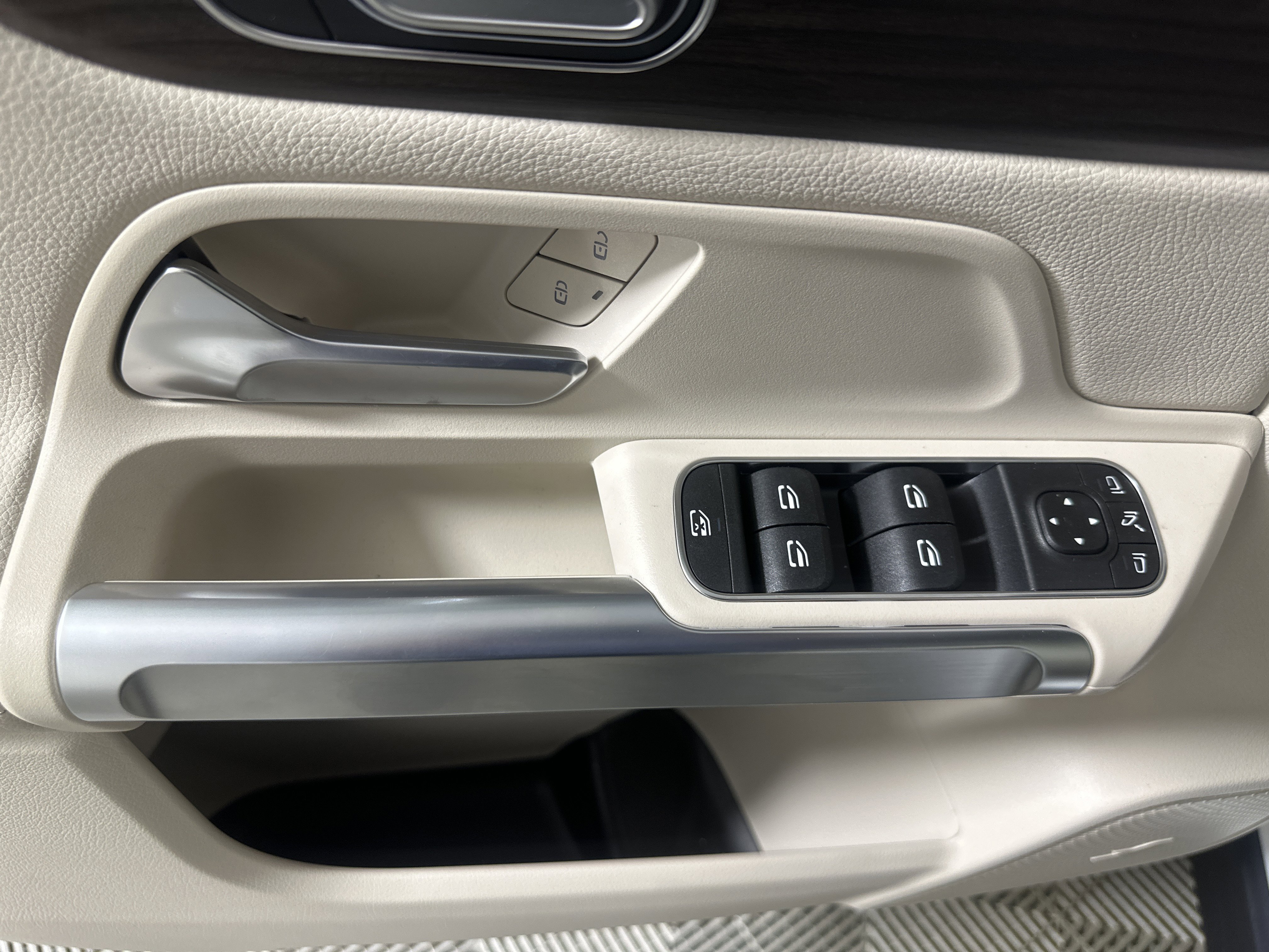 New 2026 Polar White Mercedes-Benz GLB 250 image 11