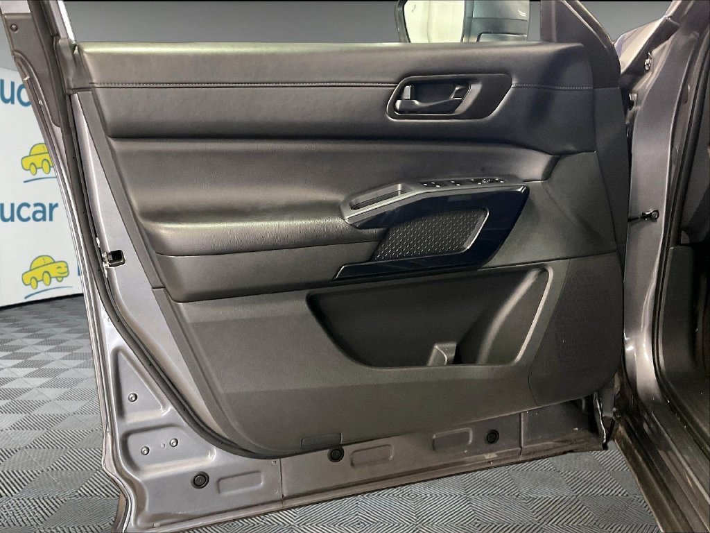 Used 2025 Gray Nissan SV image 9