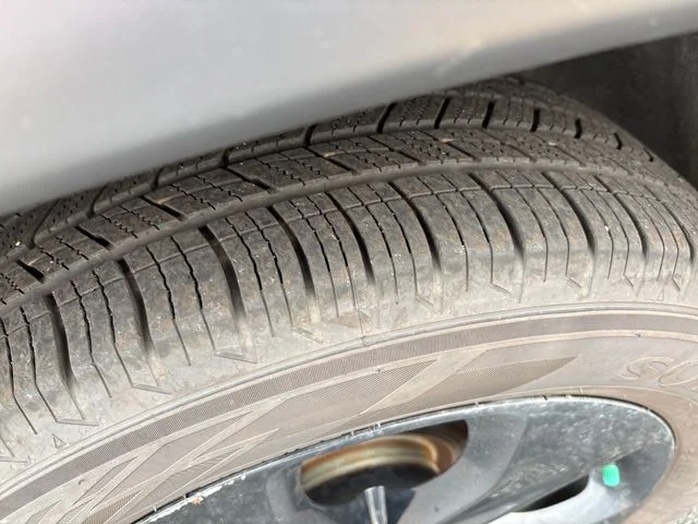 Used 2020 Granite Crystal Clearcoat Metallic Jeep Latitude image 15