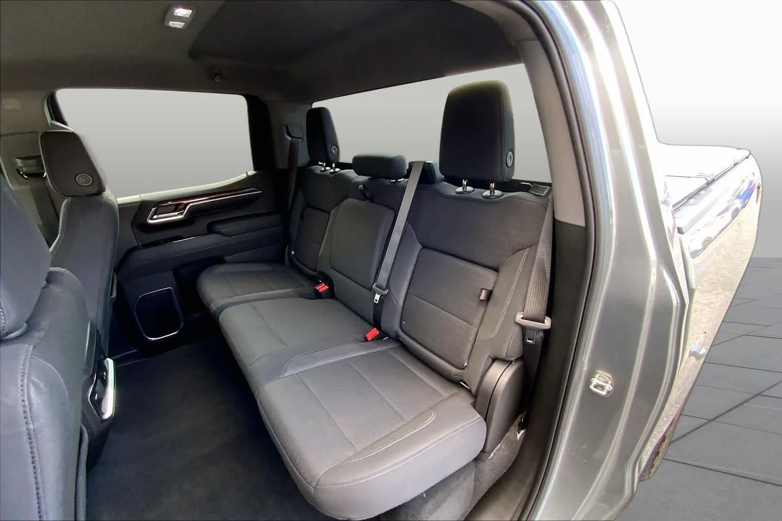 Used 2025 Sterling Metallic GMC Elevation image 18