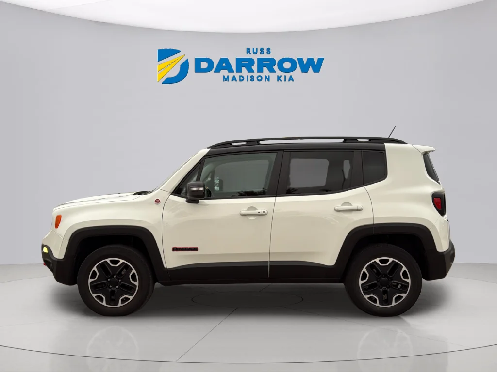 Used 2016 Alpine White Jeep Trailhawk image 2