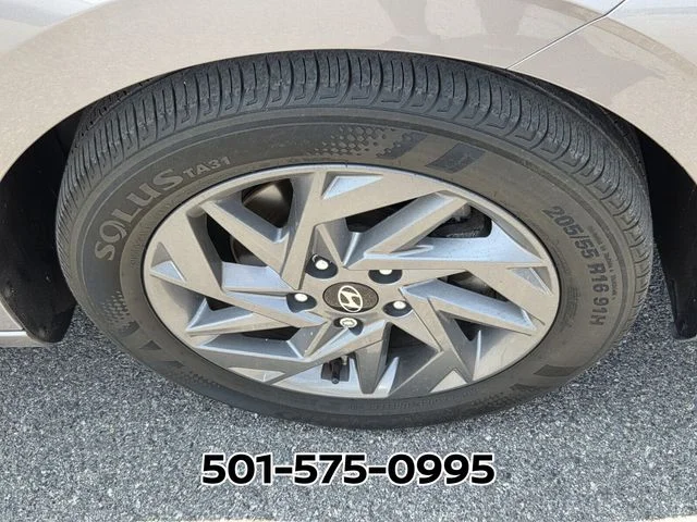 Used 2024 Silver Hyundai Blue image 8