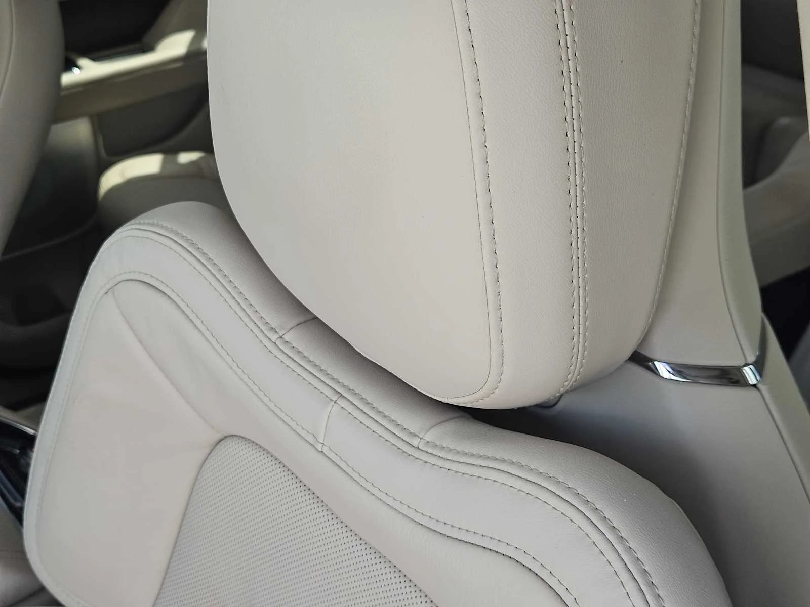 Used 2021 Signature Navy Lincoln Reserve image 14