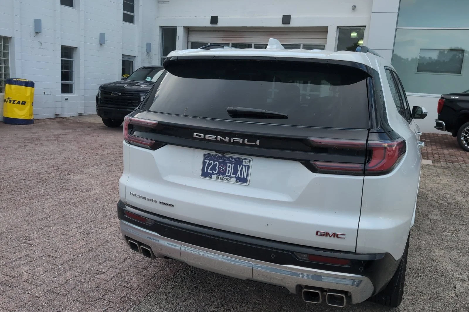 Used 2025 White Frost Tricoat GMC Denali image 5