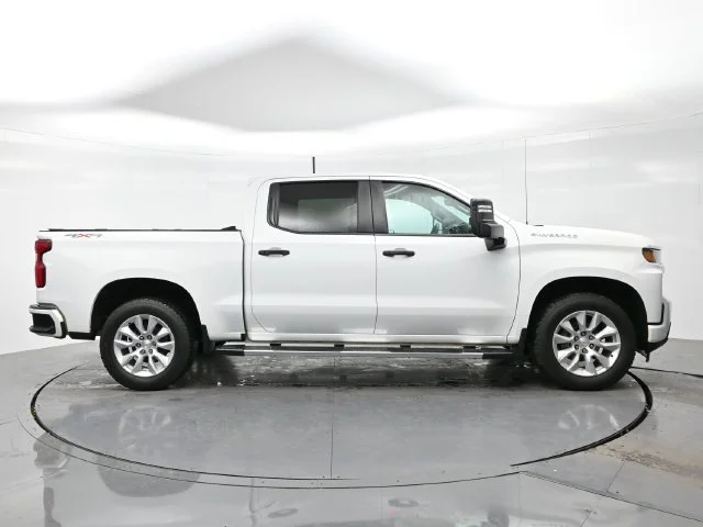 Used 2021 SUMMIT WHITE Chevrolet Custom image 8