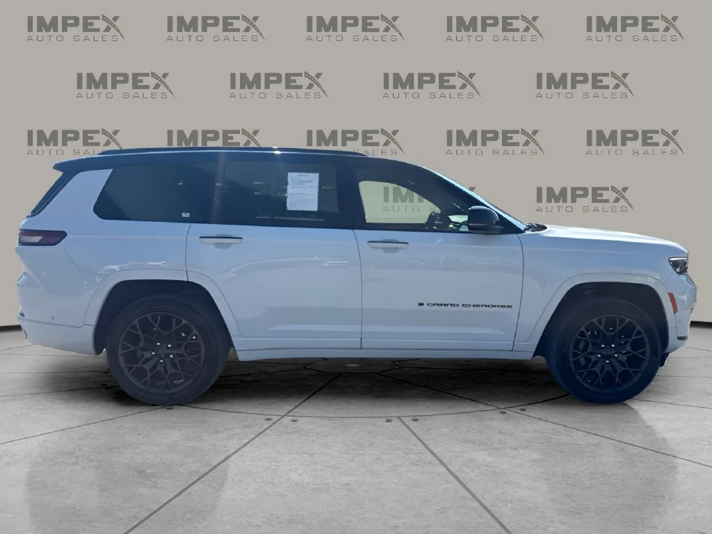 Used 2025 White Jeep Summit image 6