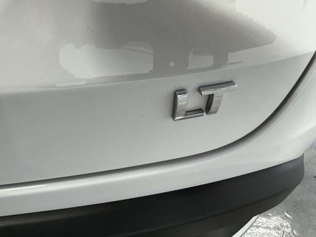 Used 2025 White Chevrolet LT image 11