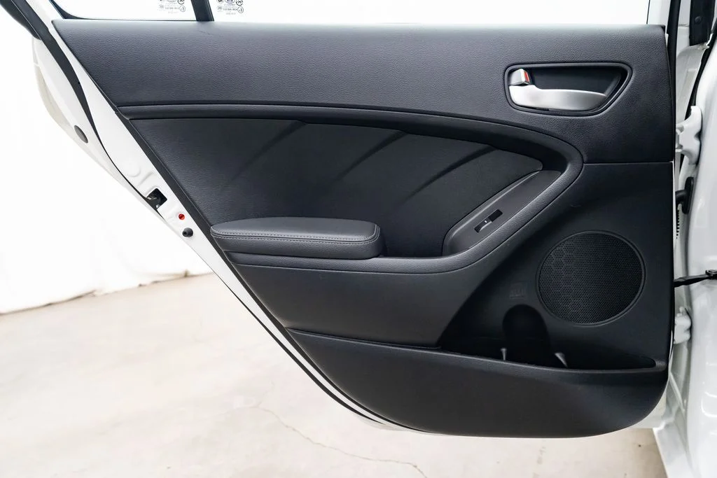 Used 2017 White Kia LX image 21
