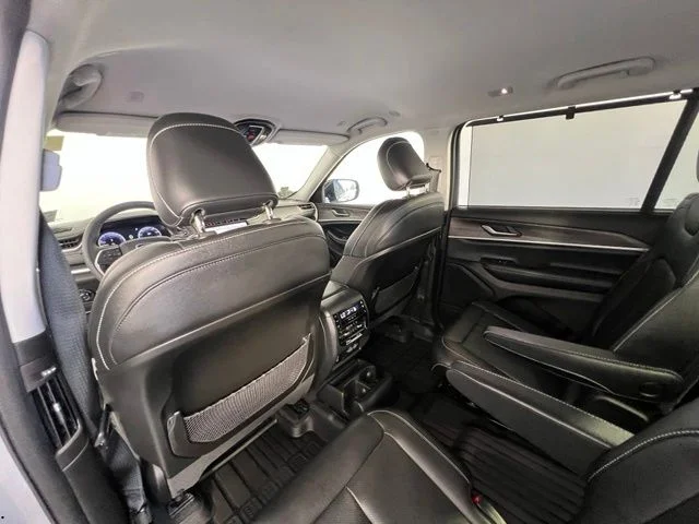 Used 2023 Silver Jeep Limited image 15