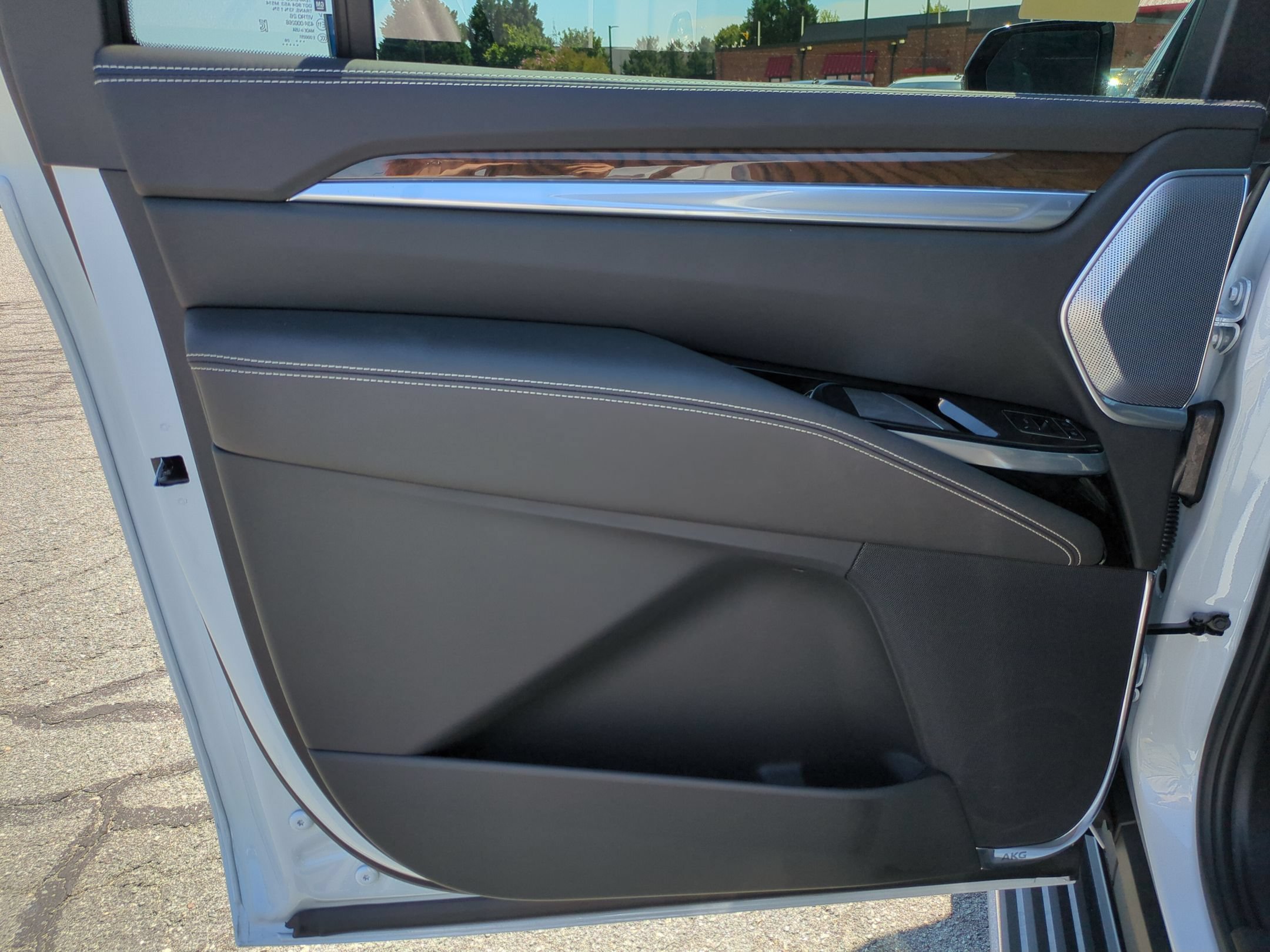 New 2026 Vibrant White Tricoat Cadillac Platinum Sport image 29