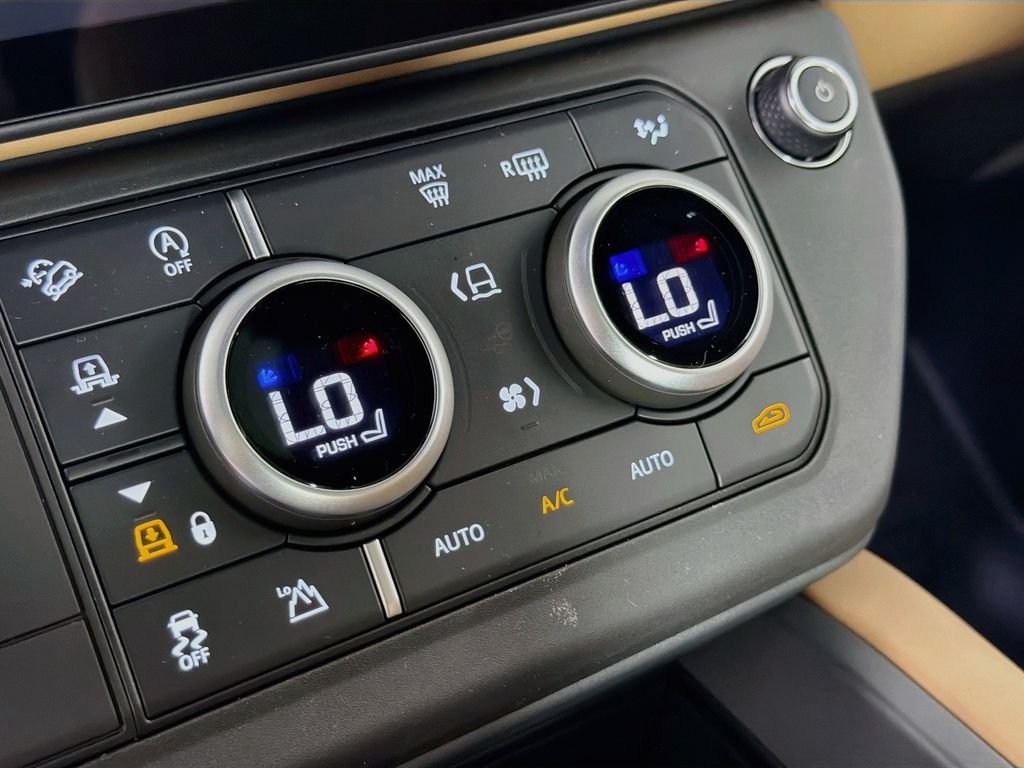 New 2026 Fuji White Land Rover X-Dynamic SE image 16