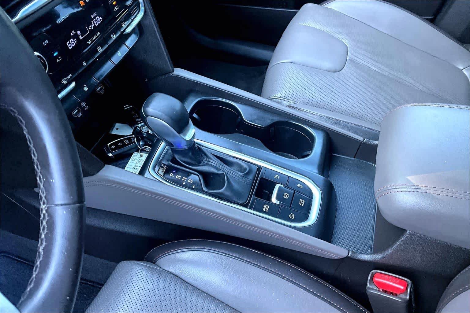 Used 2019 Quartz White Hyundai Limited image 16