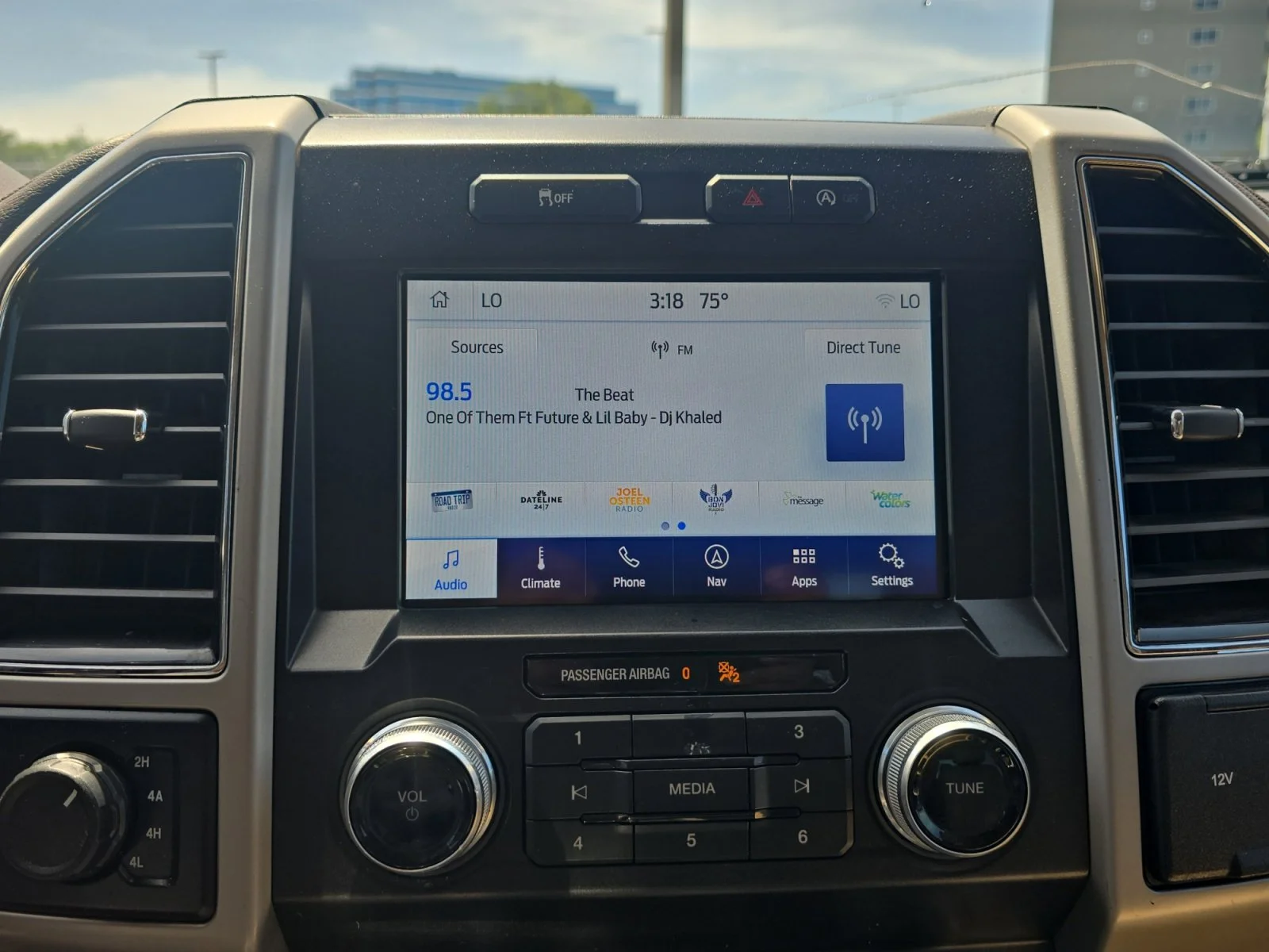 Used 2019 Agate Black Metallic Ford LARIAT image 17