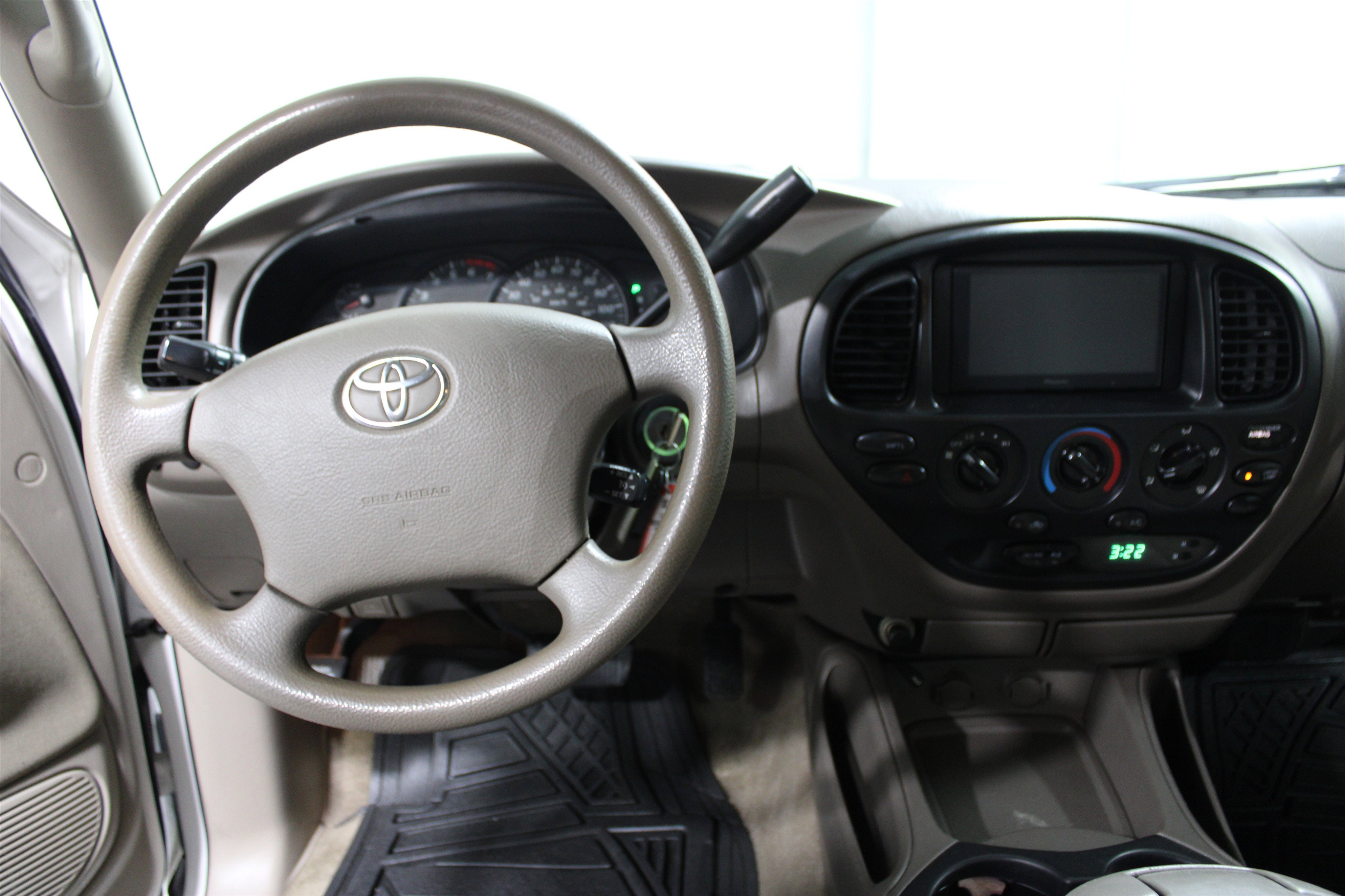 Used 2006 Toyota Tundra SR5 with VIN 5TBBT44126S473679 for sale in Wichita, KS