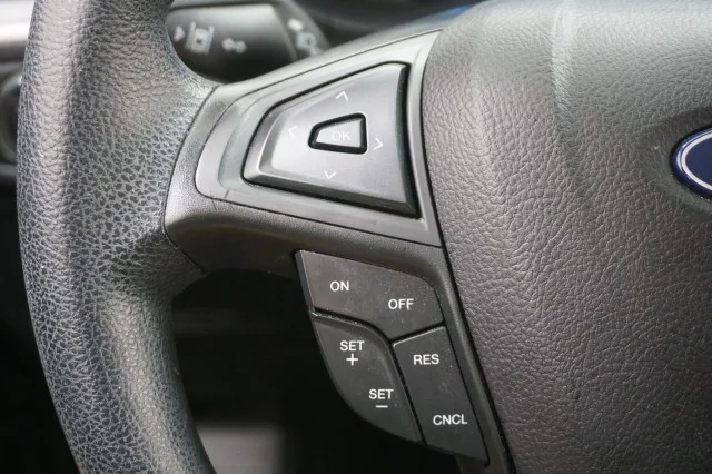 Used 2023 WHITE Ford SE image 25
